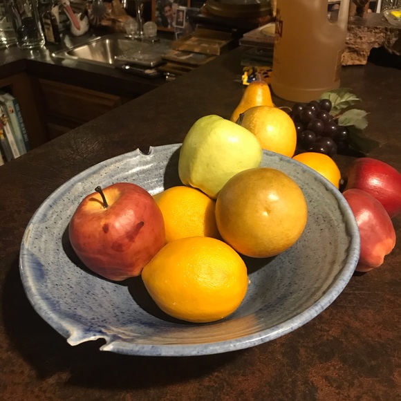 ARTISAN DESIGNED AND SIGNED  POTTERY - Picture 6 of 12